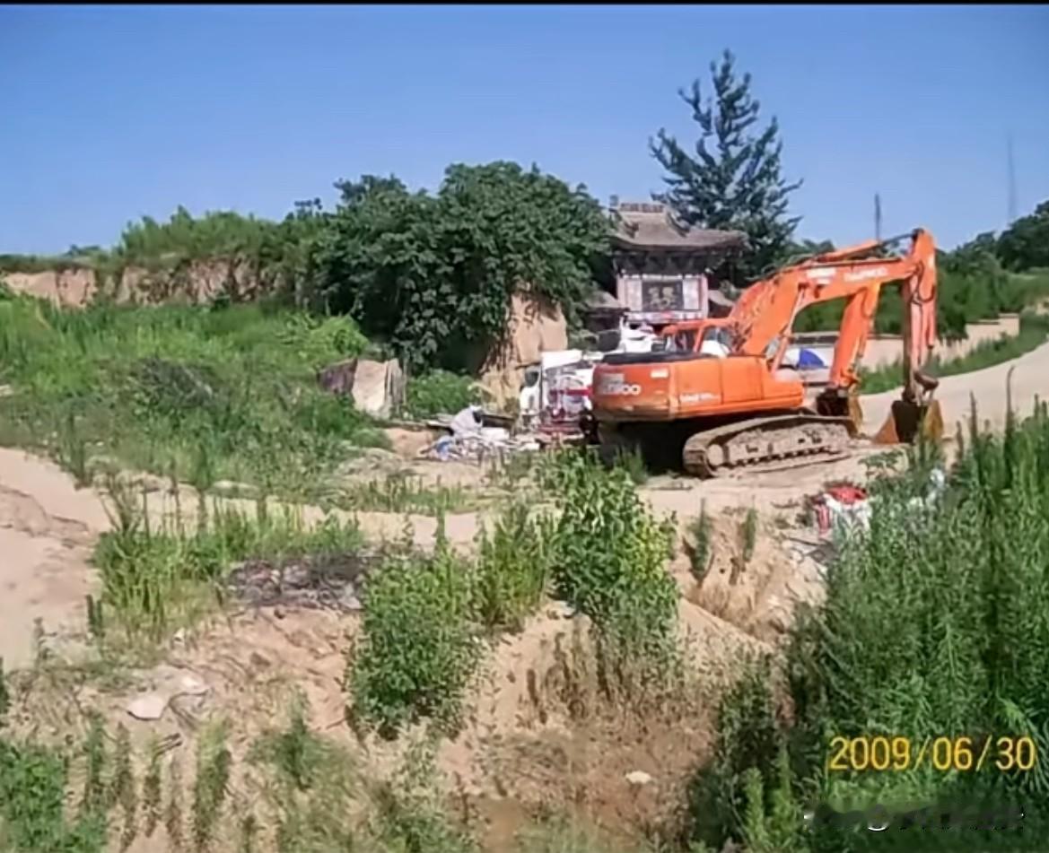 原来2009年的曲江寒窑和

关中地区的普通农村没什么区别

当时的寒窑地处曲江