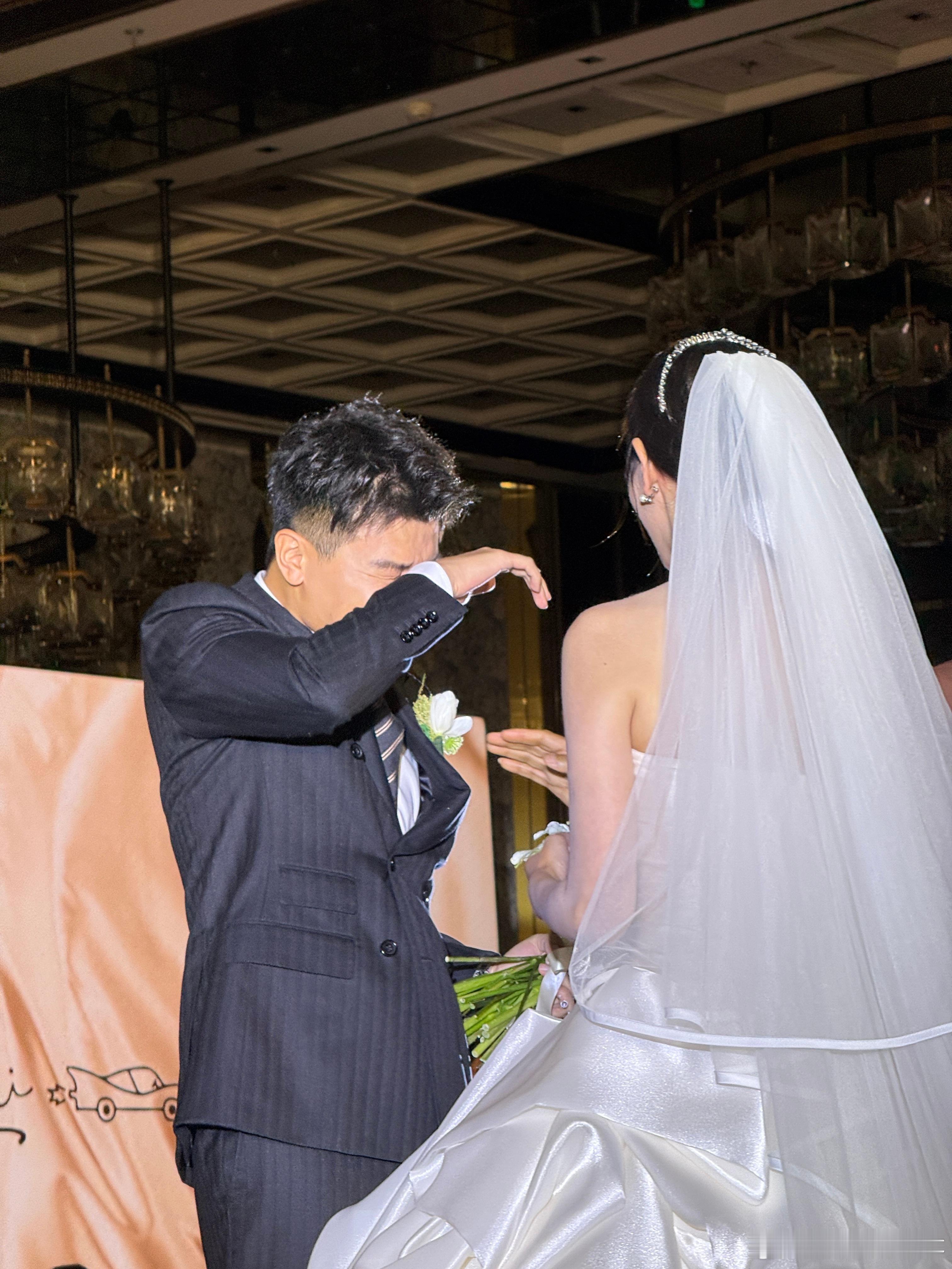 55555555祝贺祝贺祝贺永远为甜甜的爱情鼓掌👏🏻车评人小吕秋晨大婚 ​​
