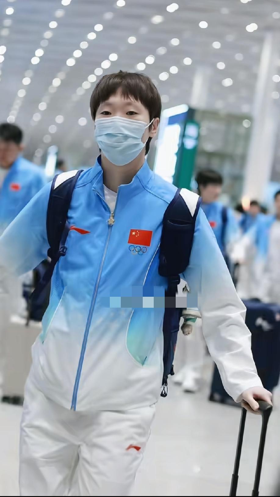 现在全网最懵的人，
估计就是王曼昱了，
她自己都没料到，就只是穿上这件亚运会的队