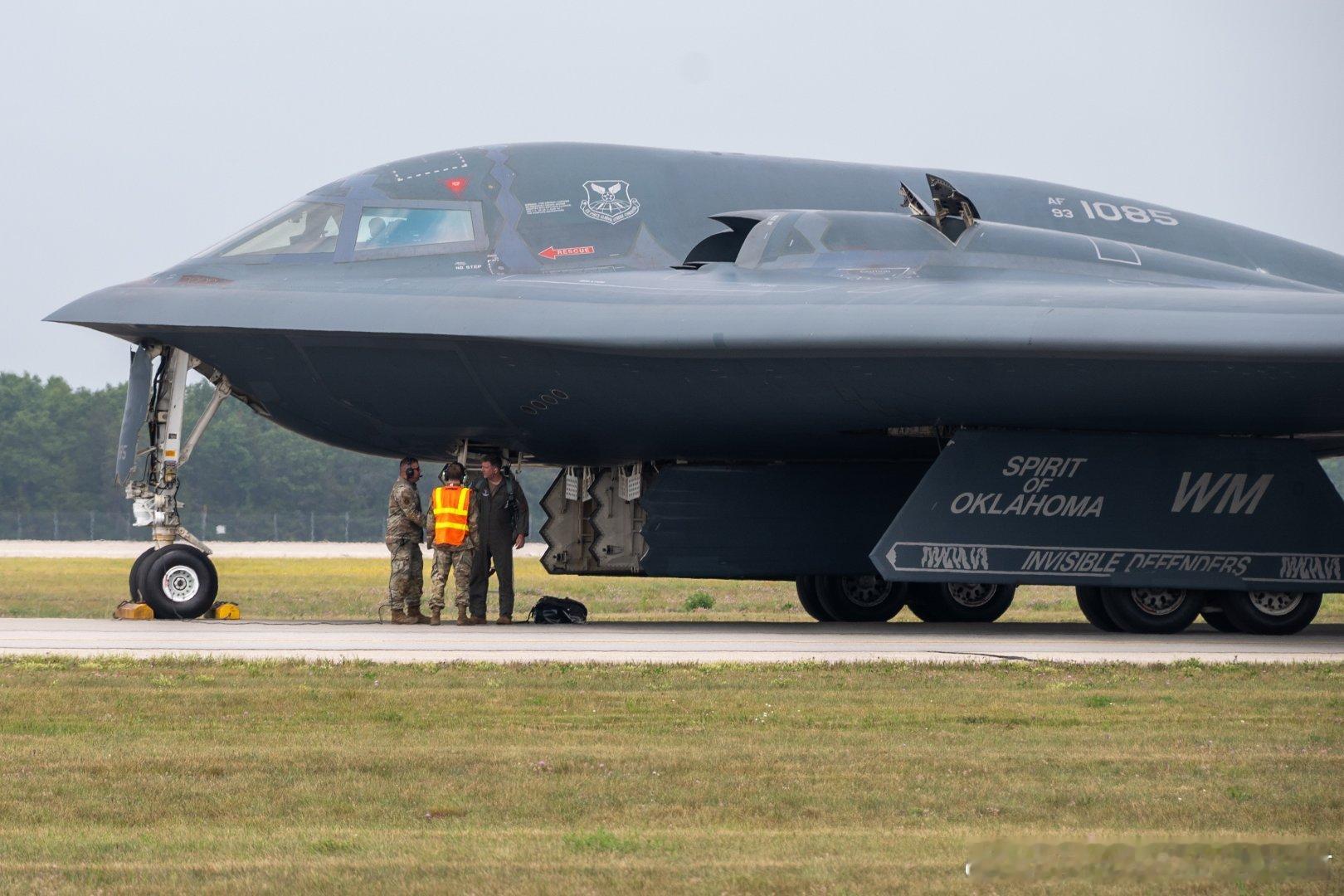 2025年8月，B-2在密歇根Oscoda1 ​​​