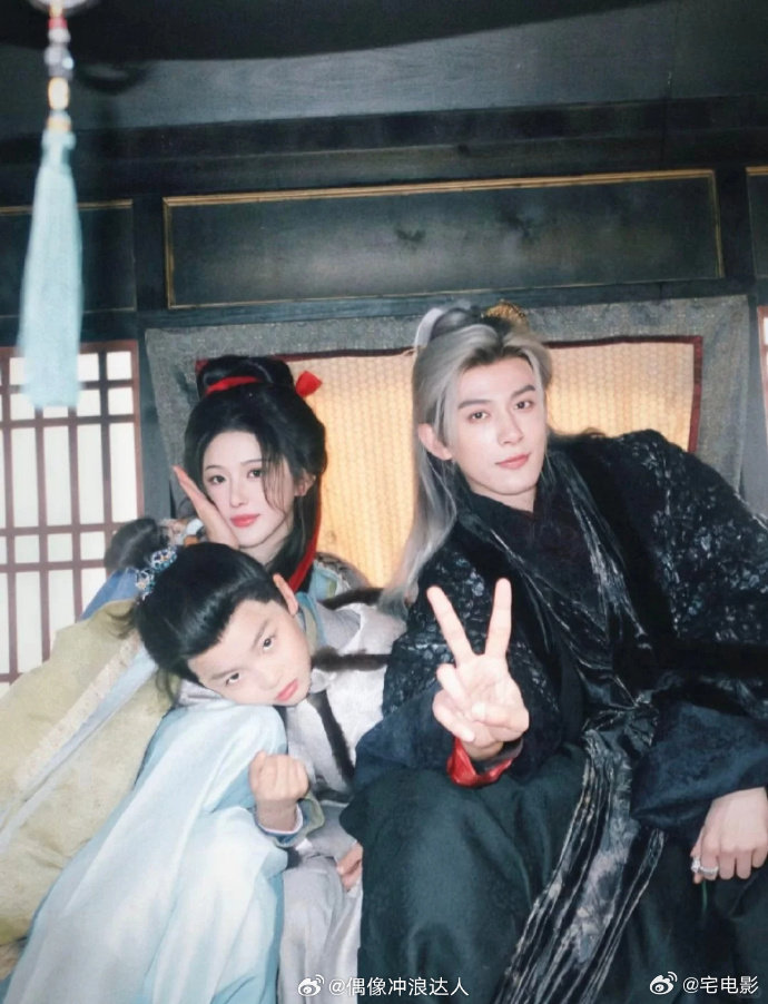 孔雪儿追上头了孔雪儿也太有版权意识了吧，发文还记得标 cr，细节真的很加分。孔雪