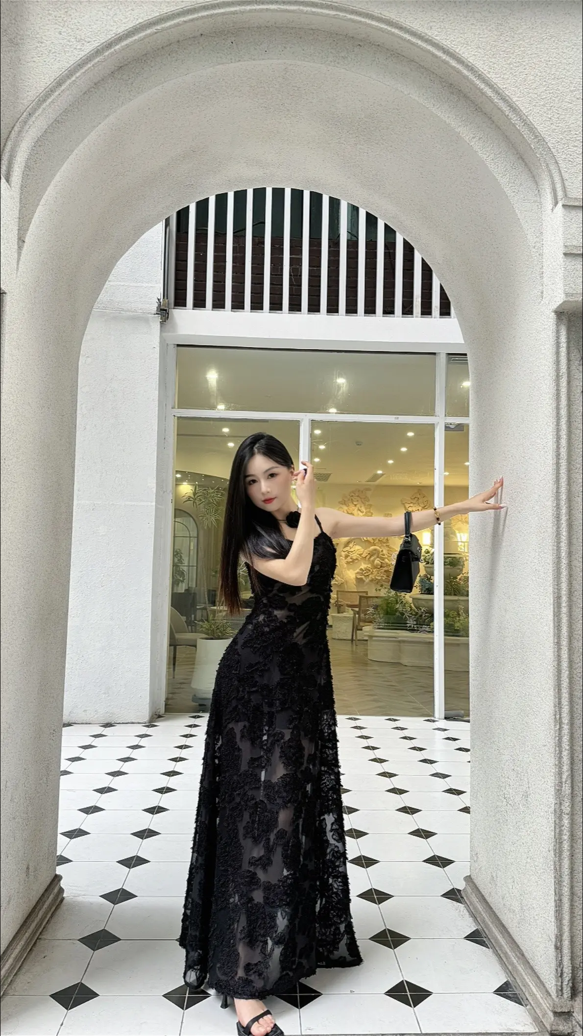 女孩子不要把风格圈的太死，各种风格都要去尝试，可爱的，气质的，性感的……