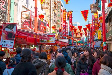 卢克文呼吁：在欧洲和日本的华人，能回国就早点回。
 
在德国杜塞尔多夫开中餐馆的