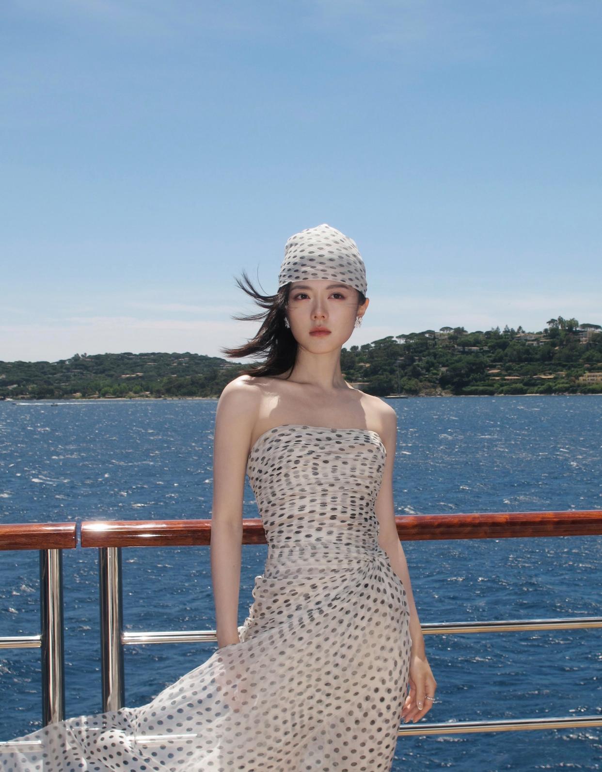 赵今麦同框娇兰总裁与LV太子妃，00后小花的国际排面与松弛底气！