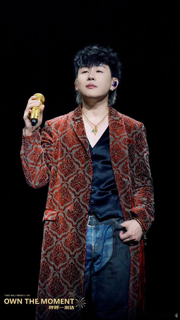 胡彦斌上海演唱会加场 他在《是一场烟火》里那些编曲层次，只有现场才能完全感受到。