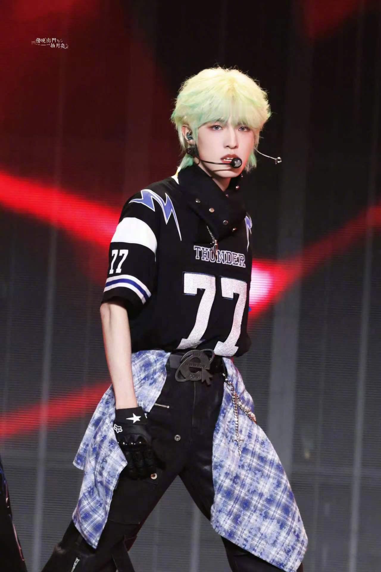 TOP徐州演唱会Day2 Day2直接放大招炸场⚡TOP登陆少年徐州演唱会嗨翻全