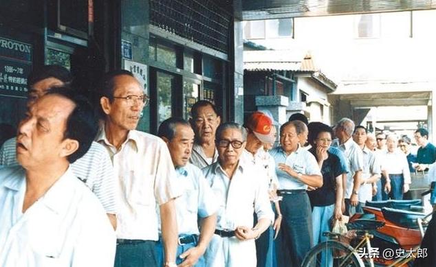 1979年，台湾老兵瞒着妻儿寄钱给大陆的原配，没想到，原配居然跟以前的下属＂同居
