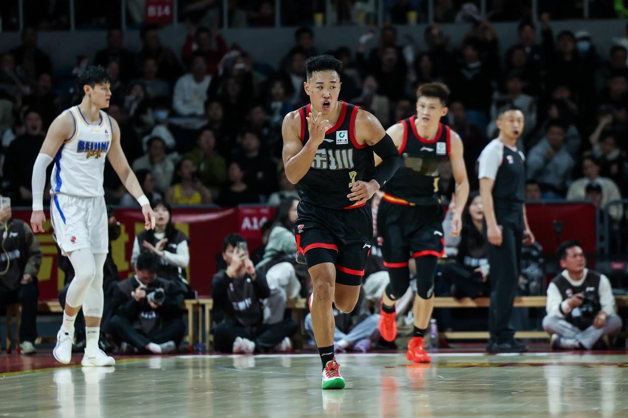 说实话，上海队想要冲击总冠军，真正的对手早已变了，既不是北京队，也不是广厦队。