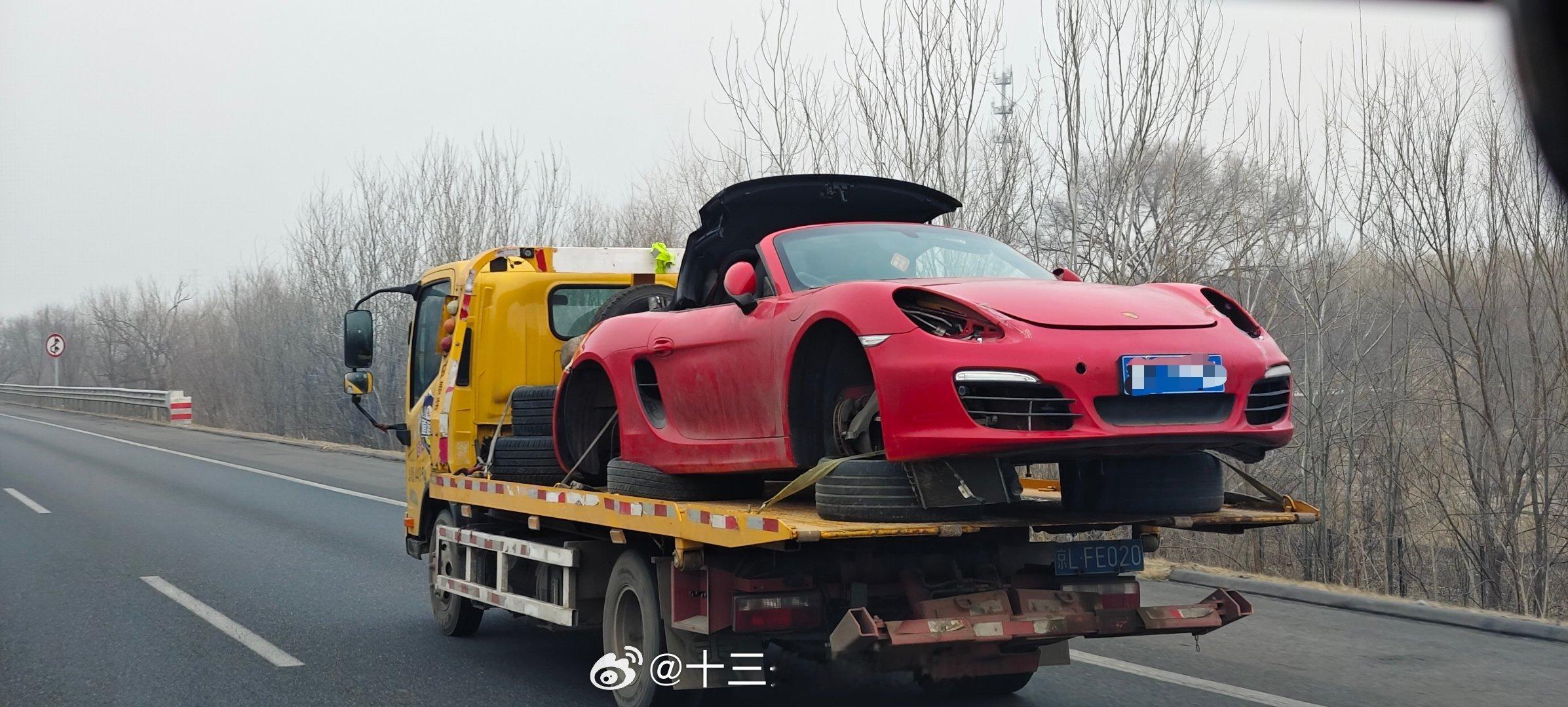 Boxster你肿么了，眼没了，脚折了，天灵盖也被掀起来了[衰]#我与汽车的日常