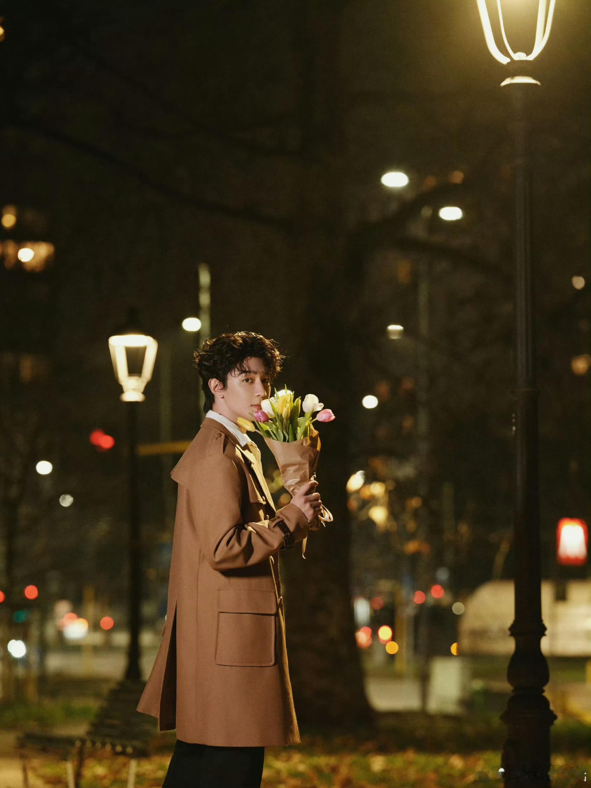 夏之光好锋利的眉眼夏之光在米兰时装周也太帅了！骨相优越，眉眼利落又锋利，清冷感和