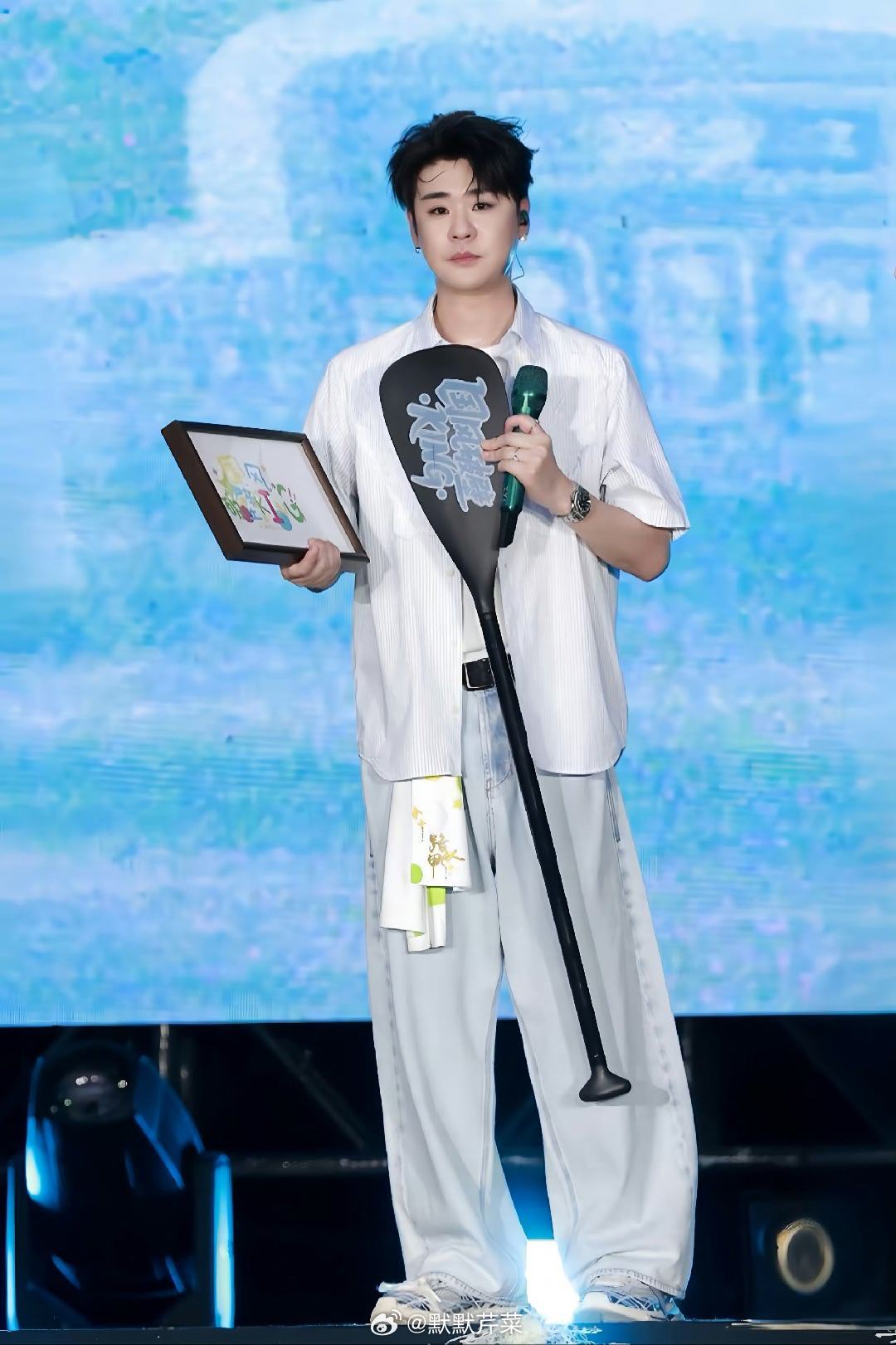 张云雷      9月1日啦今天真是开心，终于九月了，数着日子马上就能见到了  