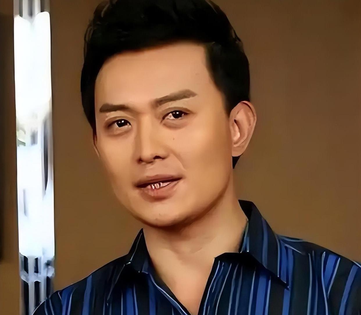 娱乐圈的婚姻聚散，大多逃不过三观与生活追求的差异。老牌古装男神黄海冰的两段婚姻，