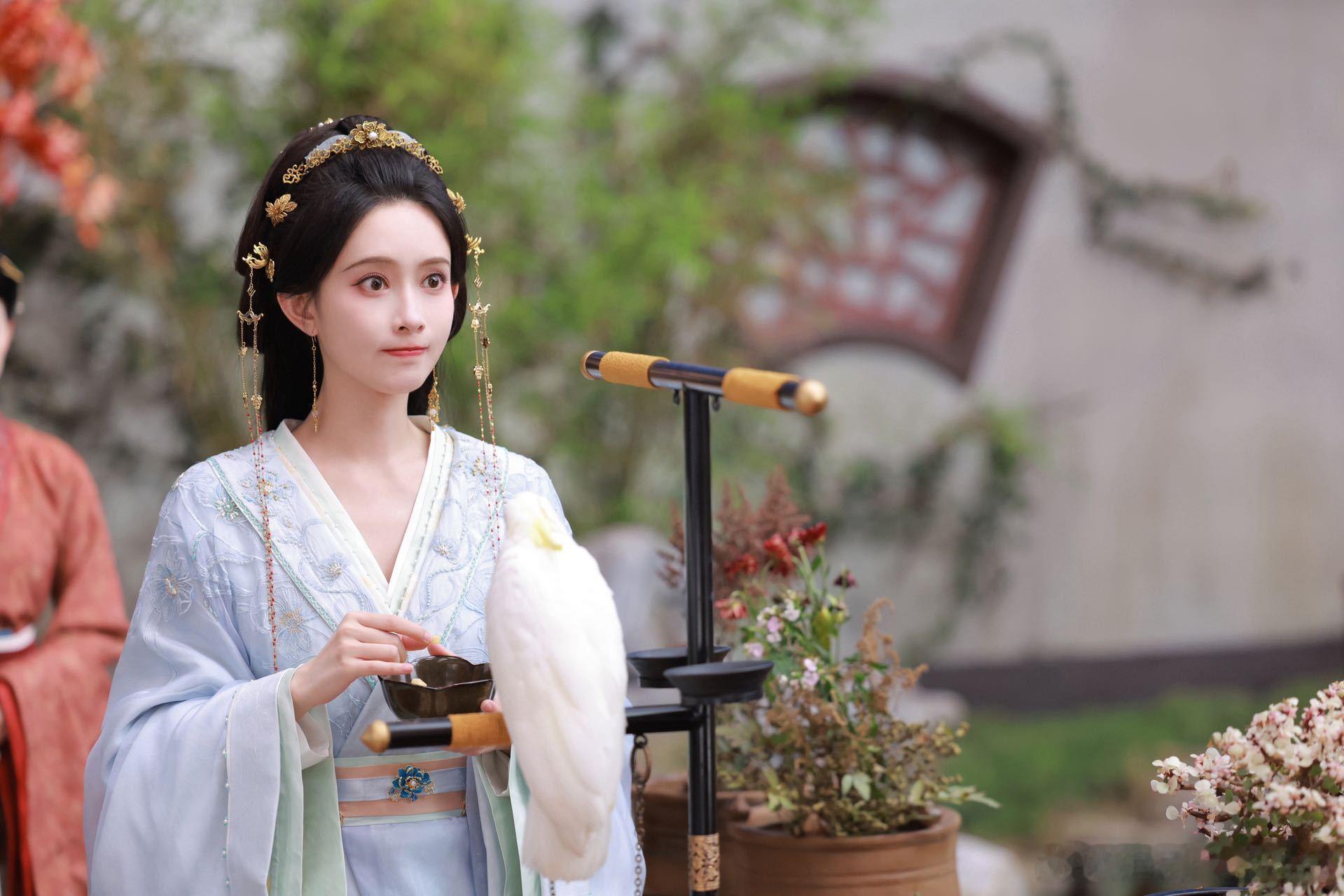 孟子义演出来的娇嗔 孟子义这娇嗔演得太自然了！对爱人说话柔柔的，转头面对外人就披