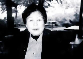 1940年，18岁的袁竹林惨遭日军凌辱，不久她怀孕了，日军得知消息之后，强迫她脱