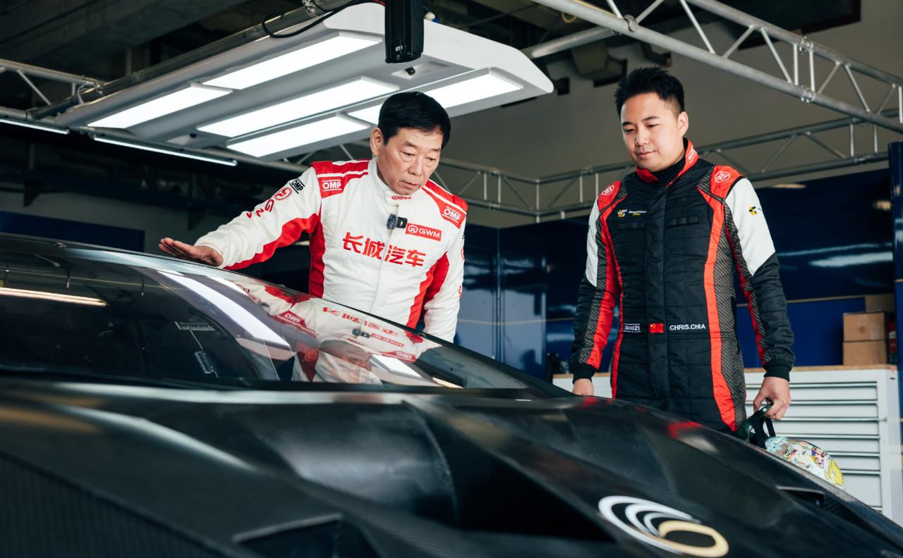 瞅瞅这是谁，魏总今儿又去赛车场了，还体验了一把GT3赛车，越野大佬为啥爱上赛车了