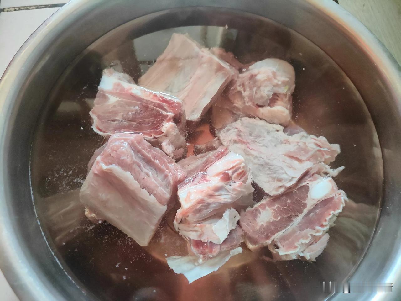 农村个人家的猪肉不好卖吗？

跟老妈视频，说昨天杀猪了，左邻右舍都来帮忙，忙活了