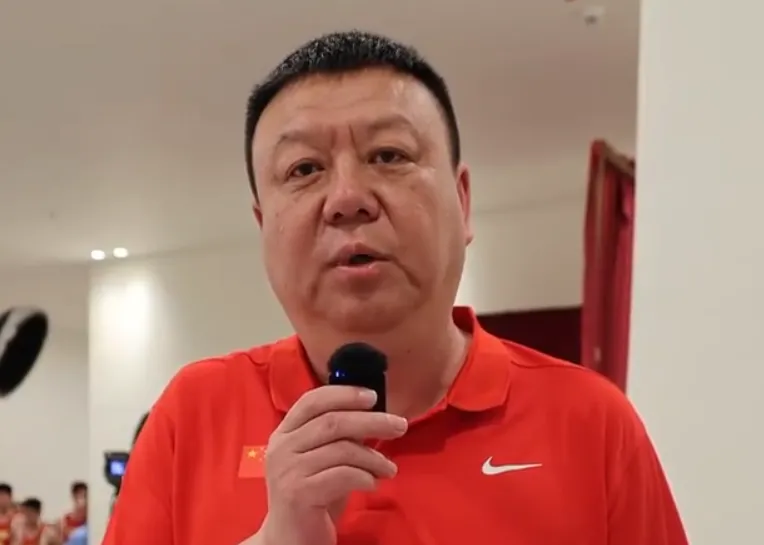 王建军：队员也在努力，但身体素质这天生的东西无法弥补
