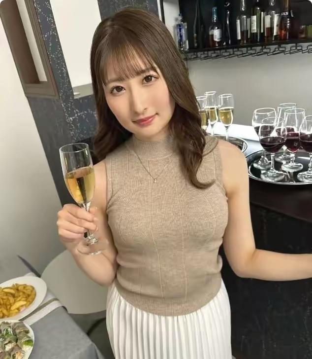 不畏浮云遮望眼，拨开迷雾终见曙光。