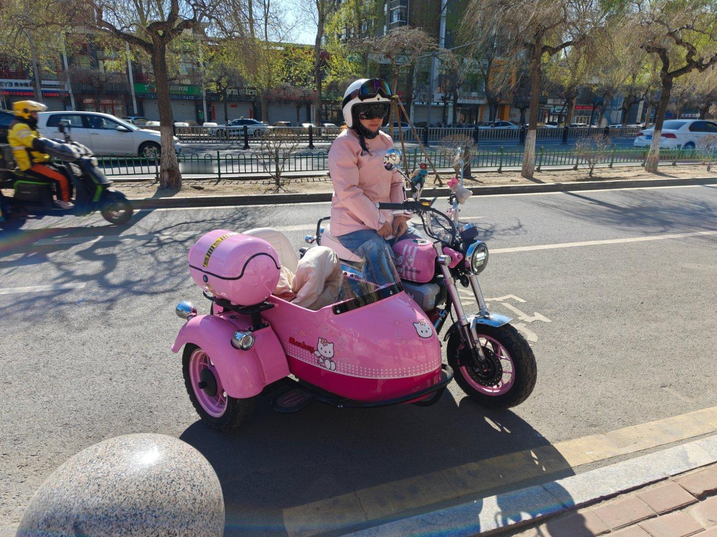 孩子们放学看到她，一定会疯狂的太酷了！ 