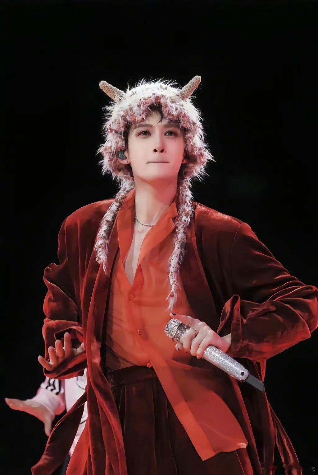 檀健次演唱会大电影谁懂啊！明天就能看檀健次演唱会大电影了！全是舞台名场面，狠狠期