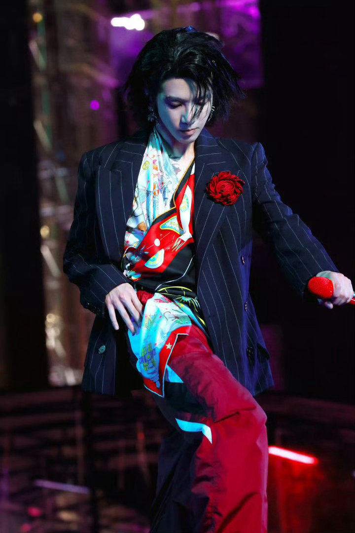 律师称造物者抄袭与华晨宇无关 网友指着华晨宇说抄袭，律师忍不住出来科普了：作词和