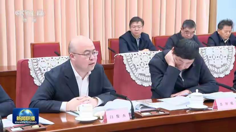 【“人均95后”的大模型公司登上新闻联播：年轻力量引领AI新时代】

在科技高速