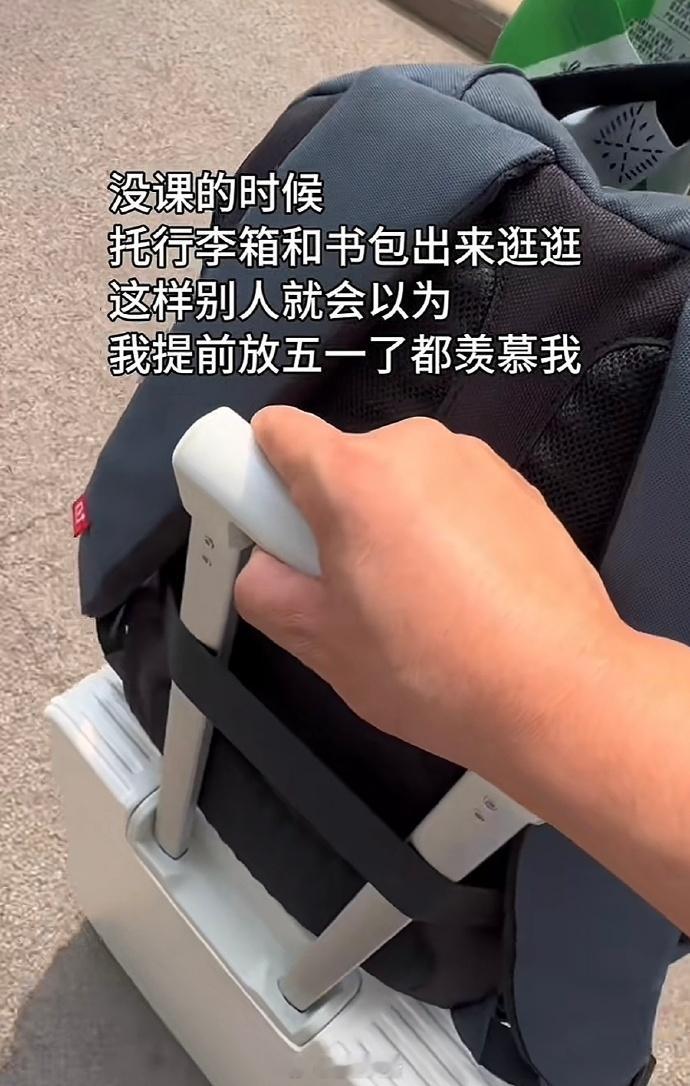 是不是只有大学生才这么莫名其妙啊🤣👌果然AI永远代替不了人类啊 ​​​