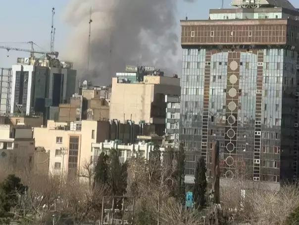 这几天以色列和伊朗的导弹攻击战真是让人眼花缭乱。我怎么觉得以色列这么干有点不聪明