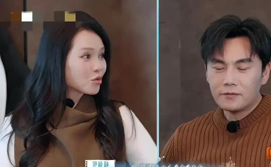 伊能静节目聊初见秦昊的往事 藏着两人相处别样的温柔
在最近的综艺节目里，伊能静忍