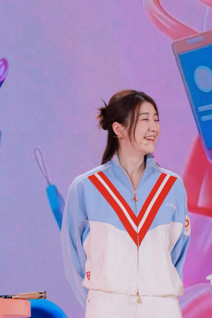宝宝又乖又软，真是自带阳光的甜妹✨陈梦
