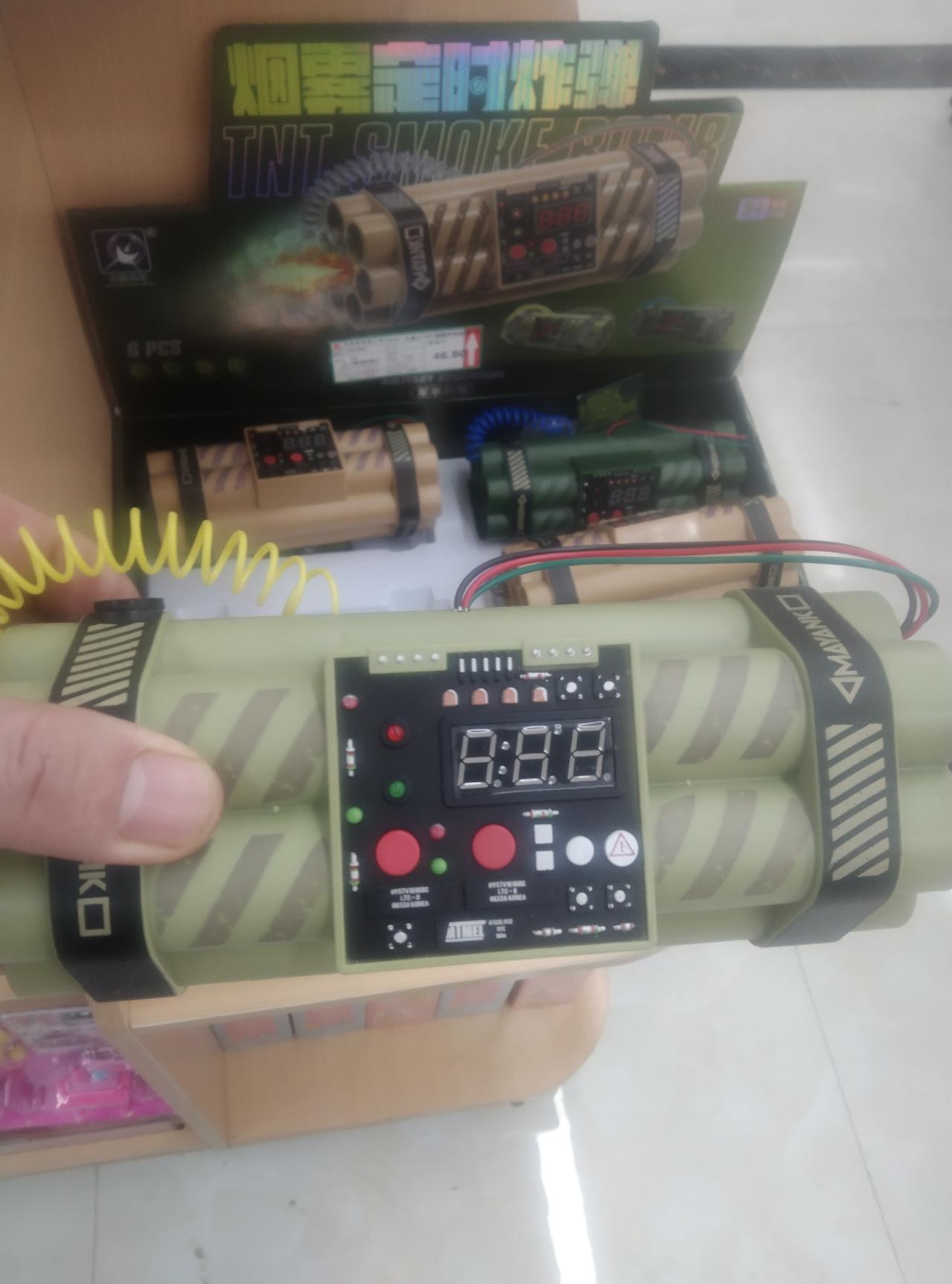 现在的儿童玩具都这么暴力了吗？
  看到这个玩具，你会想到什么调皮儿歌呢？儿童玩