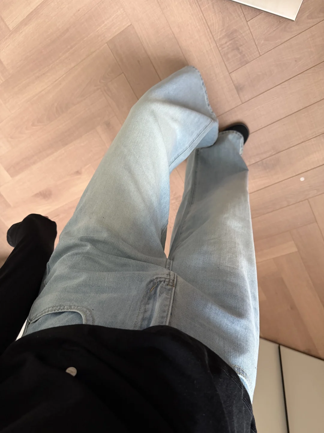 好软的牛仔裤！！版型jue了！！ju薄ju舒服！！