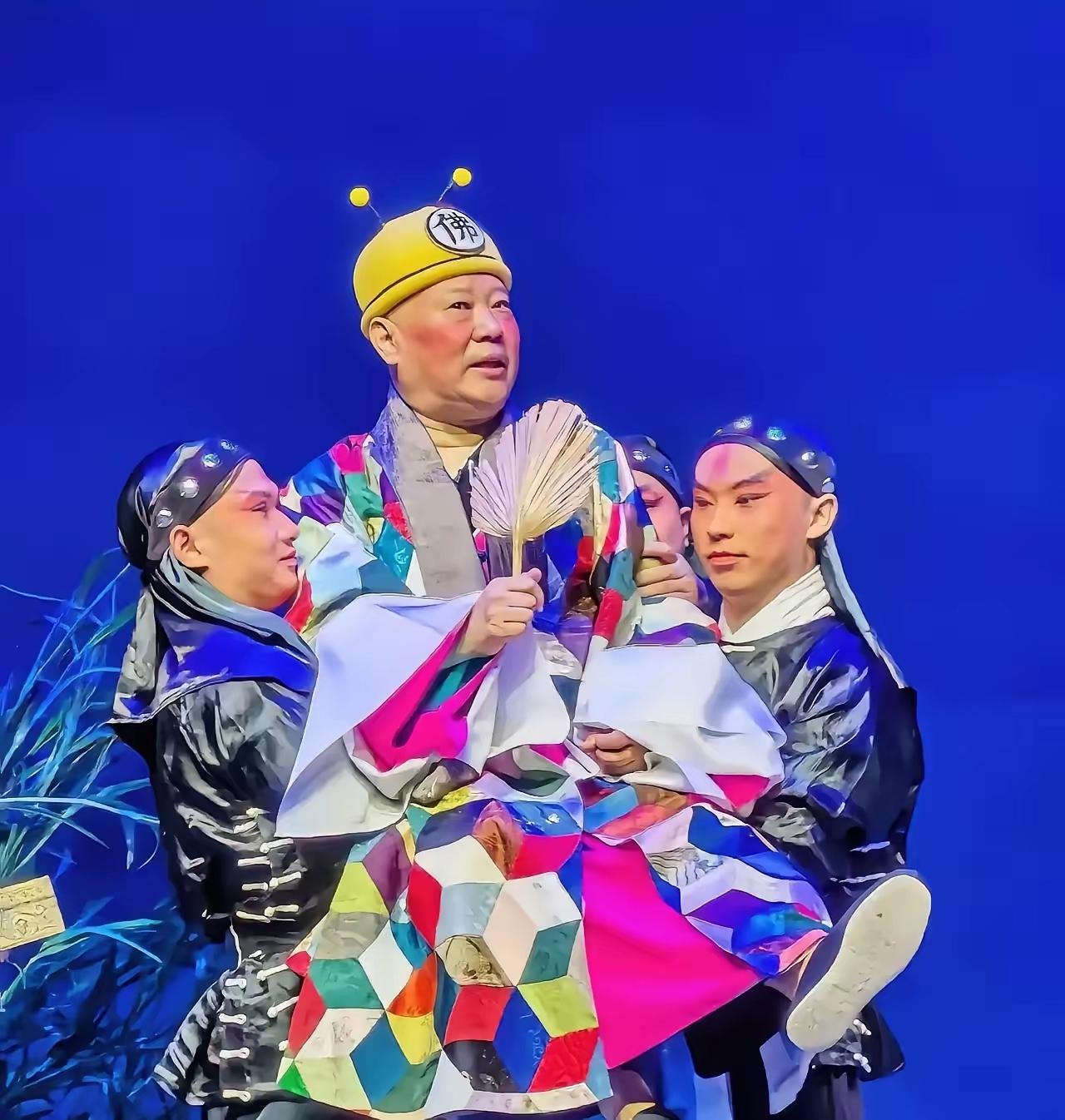 说相声已经成了老郭的DNA，他的思维方式已经严重的“包袱化”，“玩梗化”，他的人