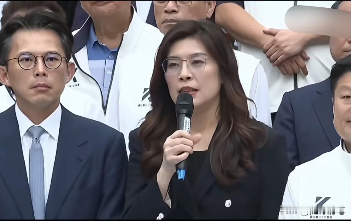 台湾军购预算7800亿通过，符合美国的目的，民进党赢了一半，国民党输得彻底。
