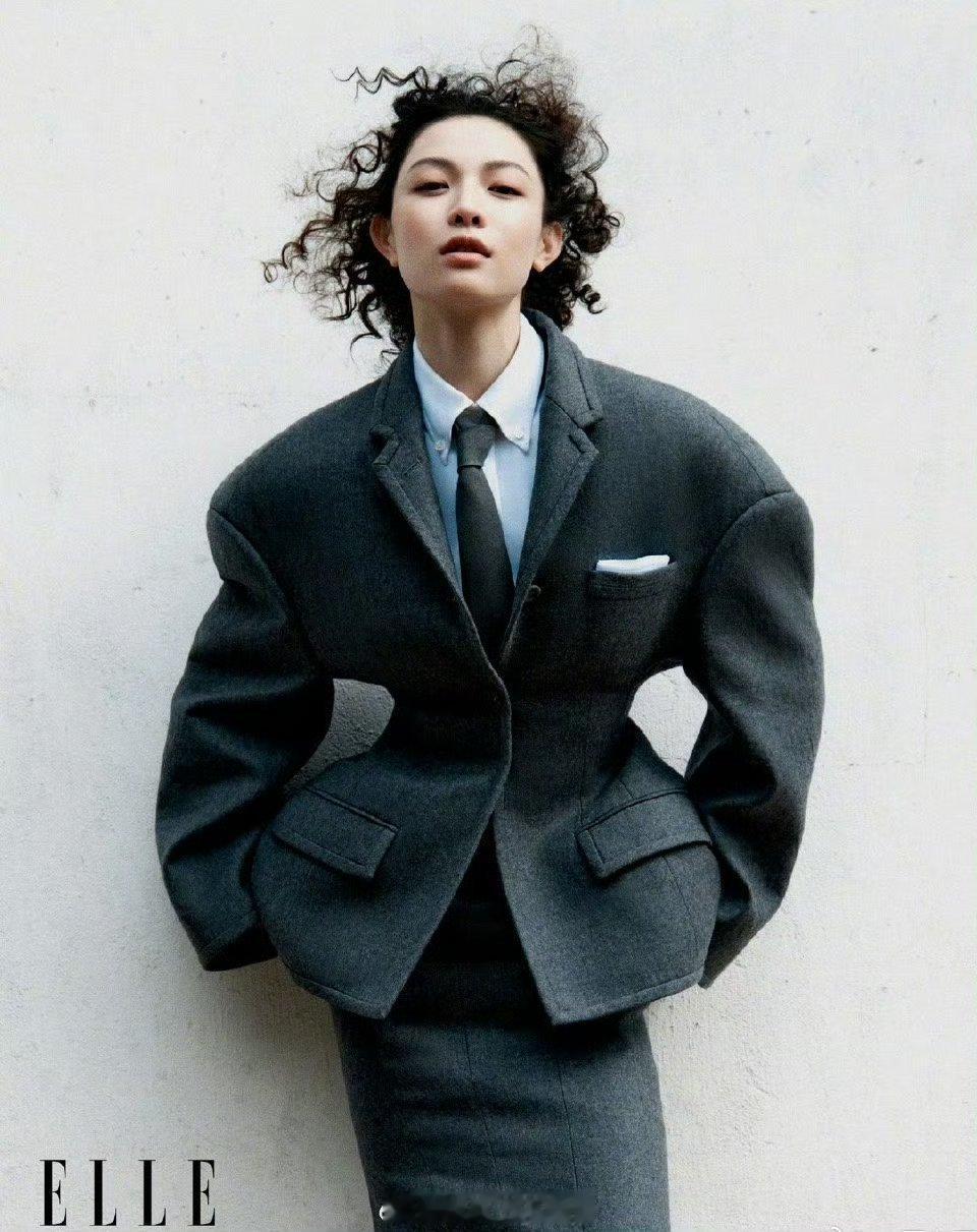 五大杨幂钟楚曦同款西装造型，感觉可以打包演姐妹了谁懂都好漂亮 