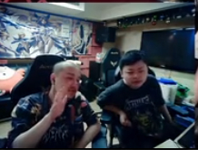 #UZI和笑笑自称搓屏勇士#笑笑教 UZI 玩 DNF 手游，没想到 UZI 操