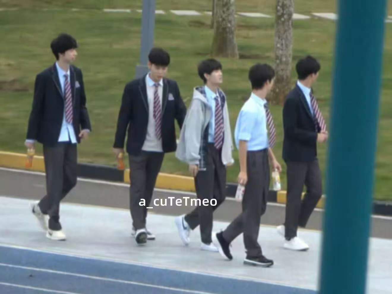 我们的少年时代2校服路透我们的少年时代2校服公开 这套校服造型很帅啊~ 