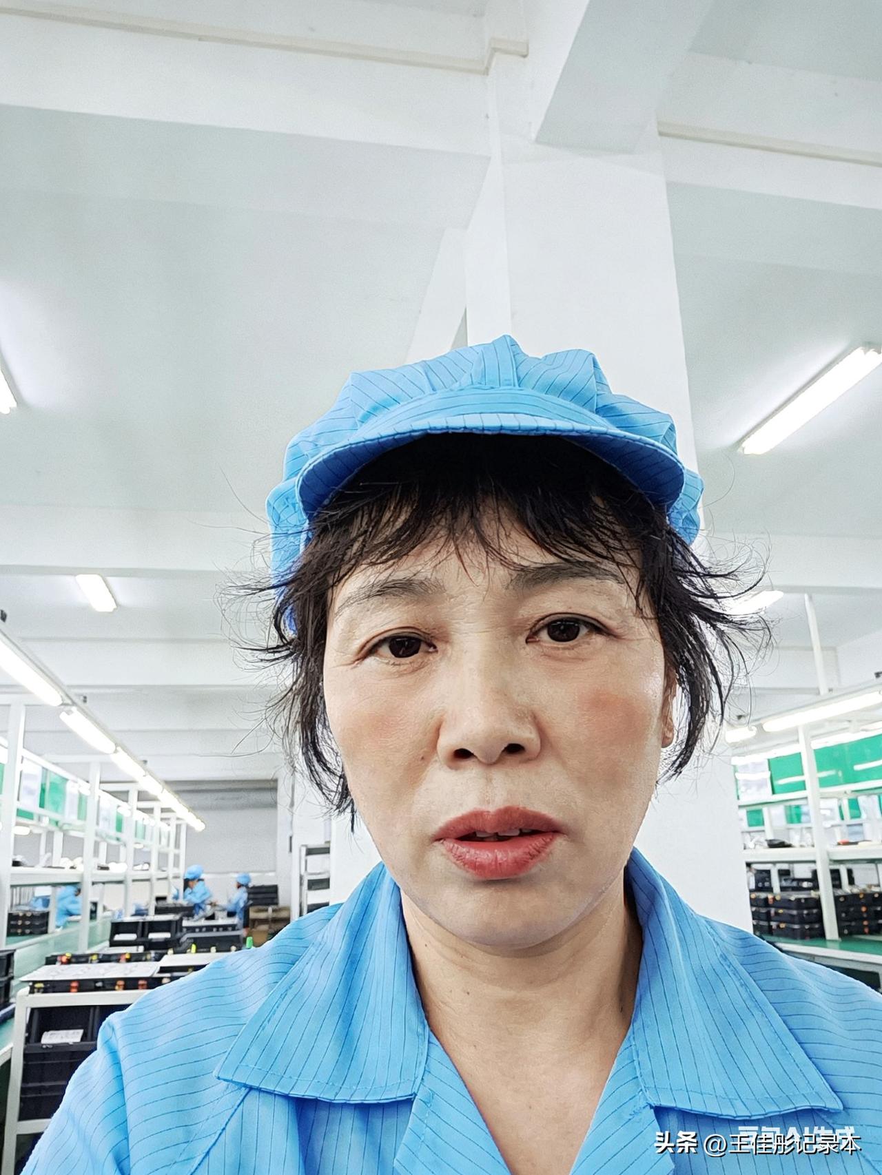 厂妹供男友上大学，熬成老太婆。

2012年，我在电子厂打工，遇到了28岁的A姐