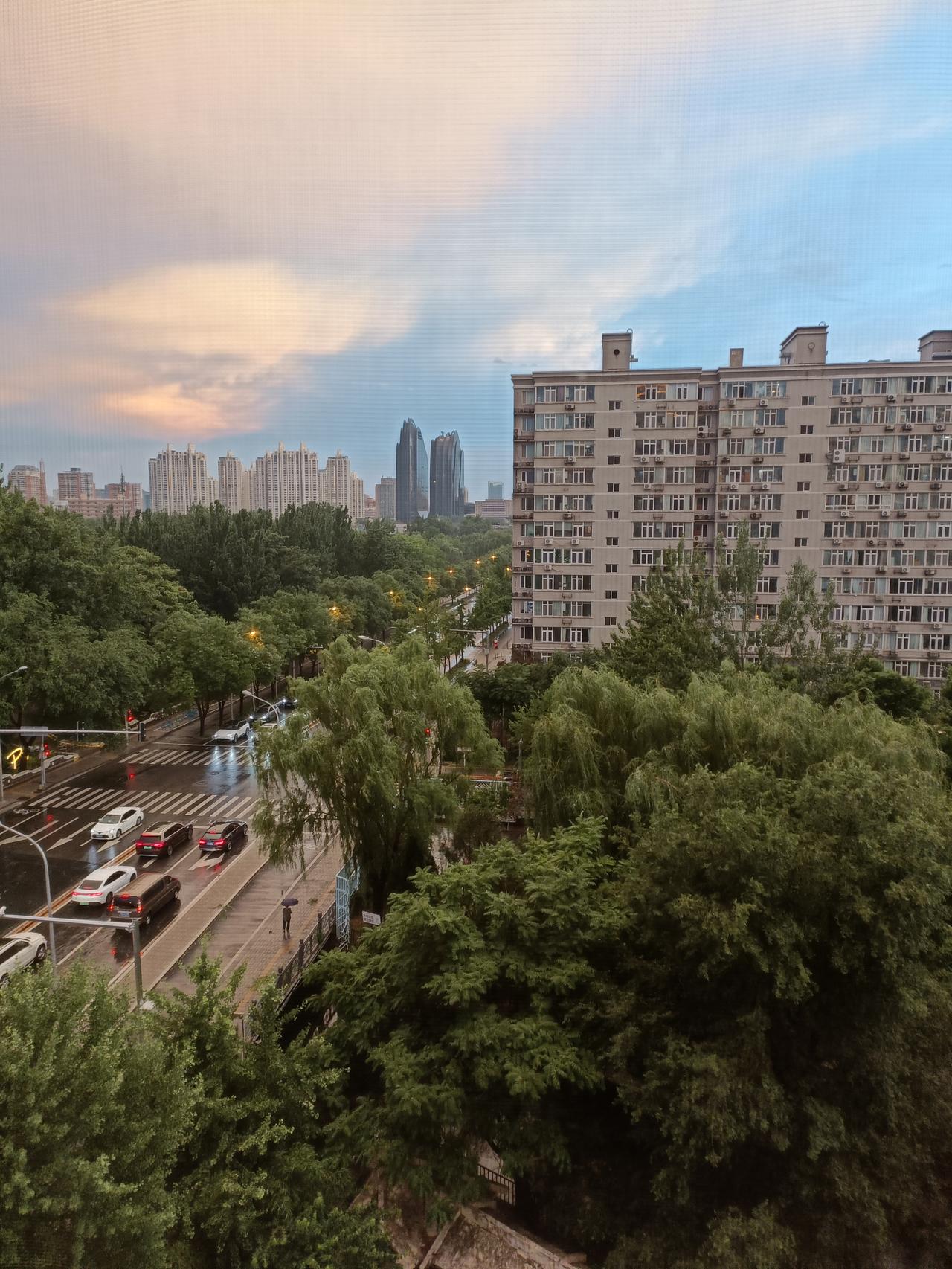 毛主席为什么能革命成功？因为毛主席心里装的都是老百姓，依靠的也是老百姓，大公无私