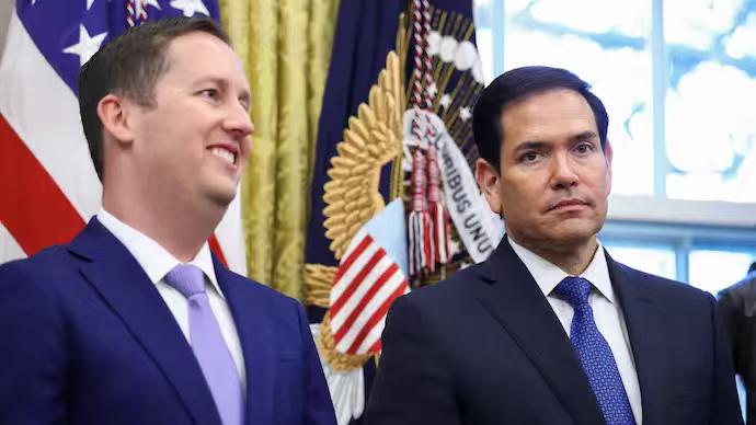 白宫内幕｜隐形权势人物的秘事
在庆祝塞尔吉奥·戈尔新任美国驻印大使的派对上，国务