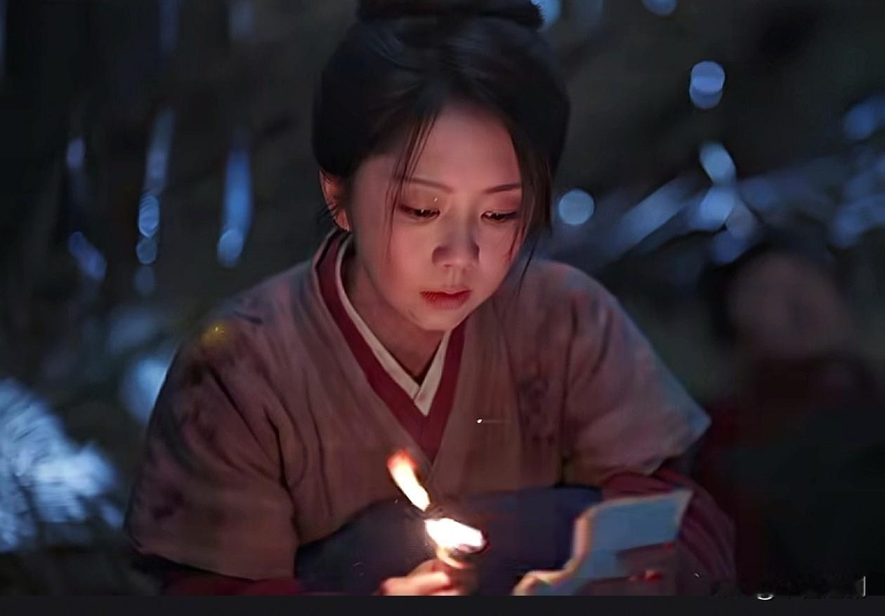 兰香如故：兰香烧毁大爷放走废太子的证据，大爷为之动容，说要记住兰香的救命大恩，一