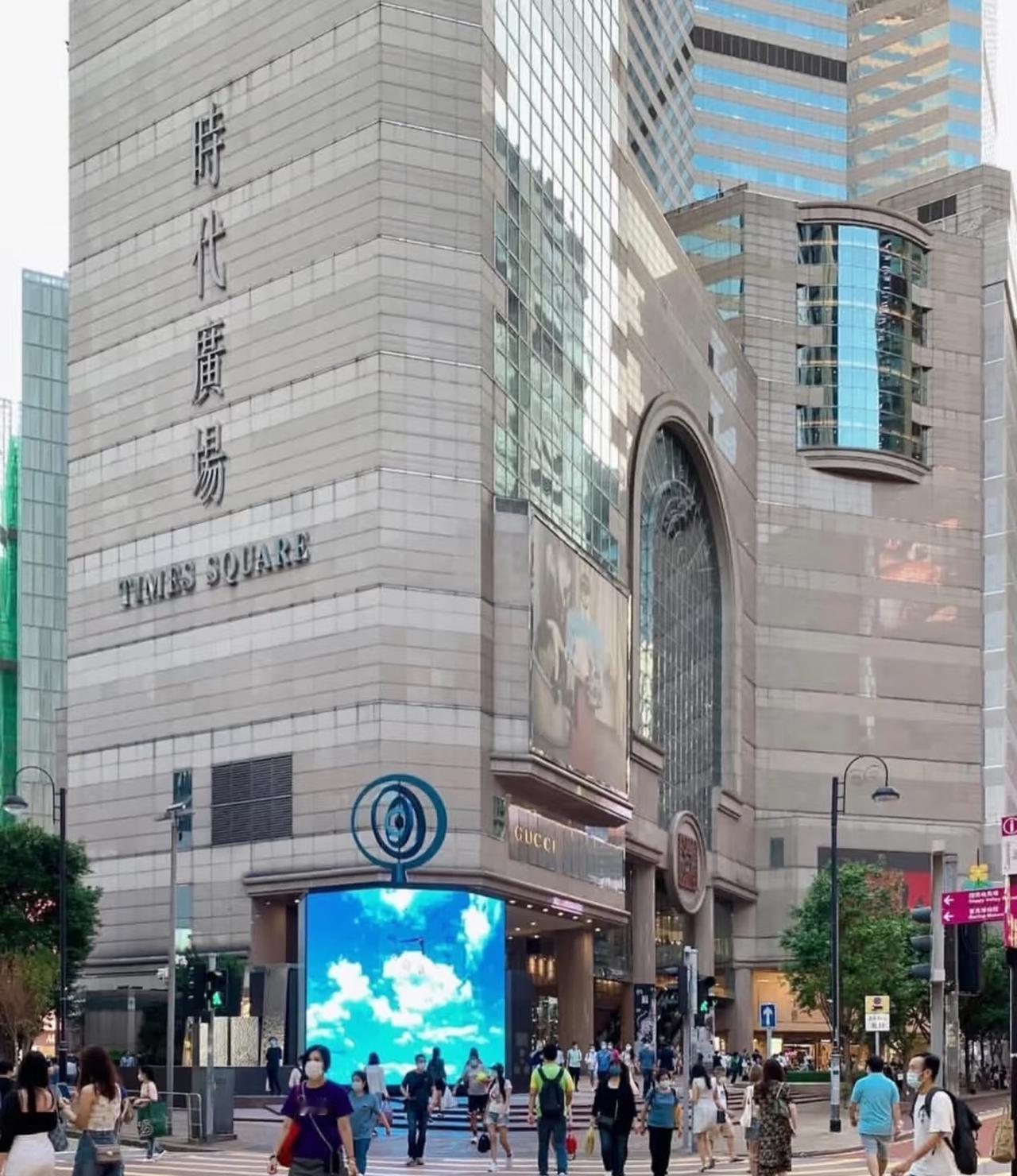 为什么香港的商场都没有座位啊😭
昨天陪朋友逛了一天街今天腿酸的不行，中途说想找