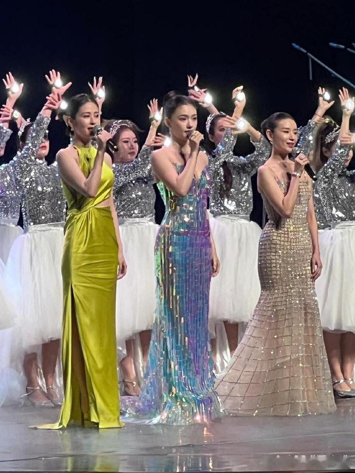 林允合照无敌手，单独看可能还好，但一合照就秒杀全场最佳 