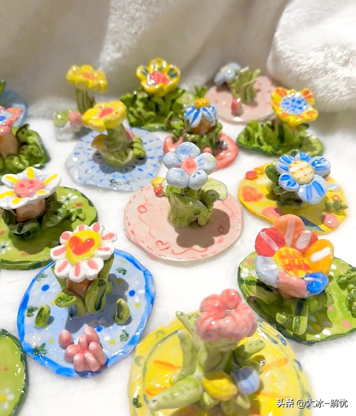 我家楼上的姐姐，日子过得真舒服。老公在外地做大型基建项目，一两年才回一趟家，可每