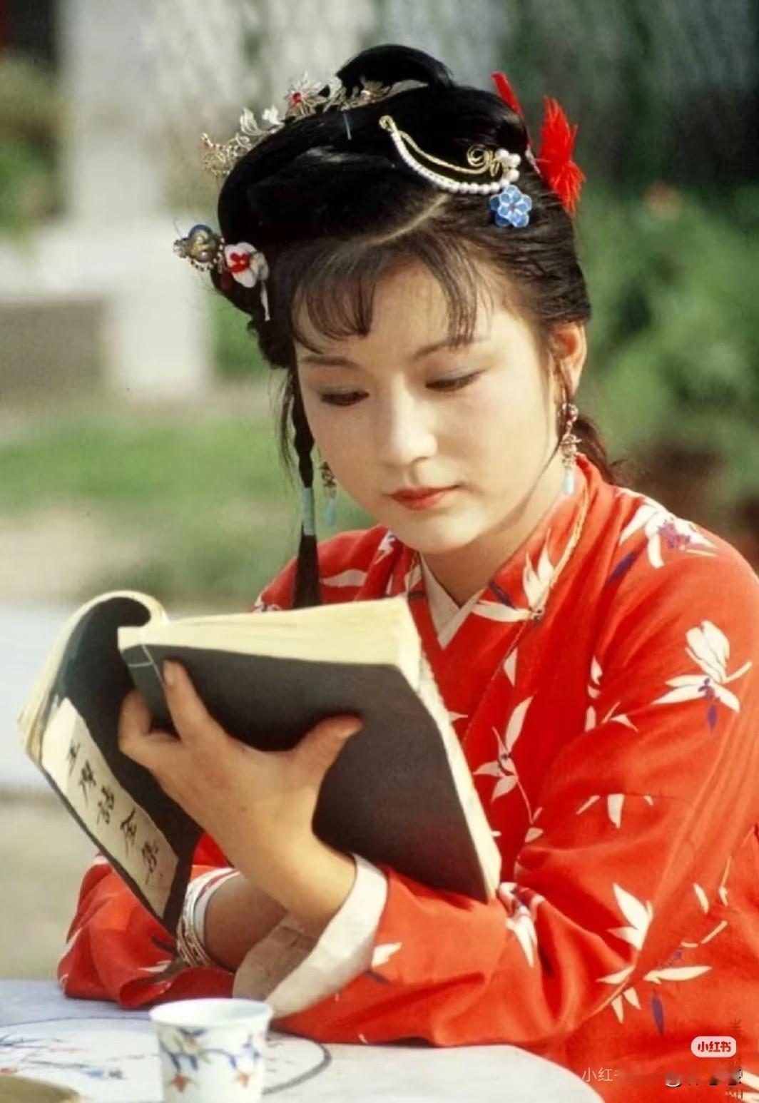 《红楼梦》原著里身材最好的应该是史湘云吧？
因为书里说她“蜂腰猿背，鹤势螂形”。