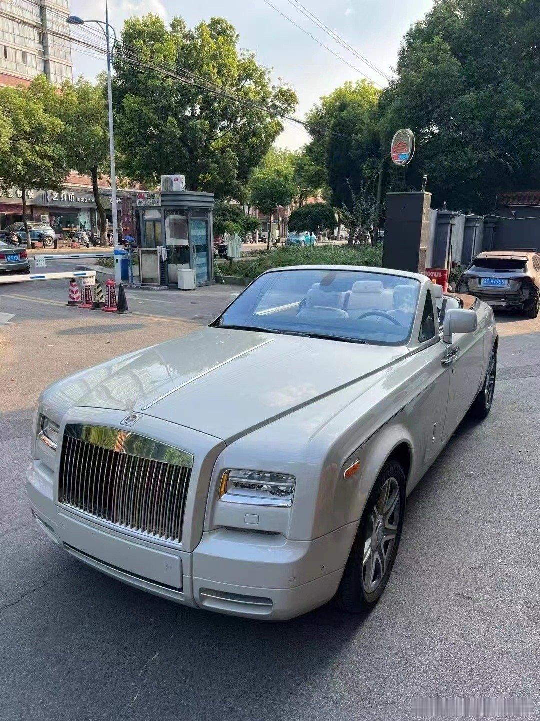 劳斯莱斯 幻影飞行家🚗（末代横灯版）原厂哑灰油漆 完美配色，复古品味首选 ​​
