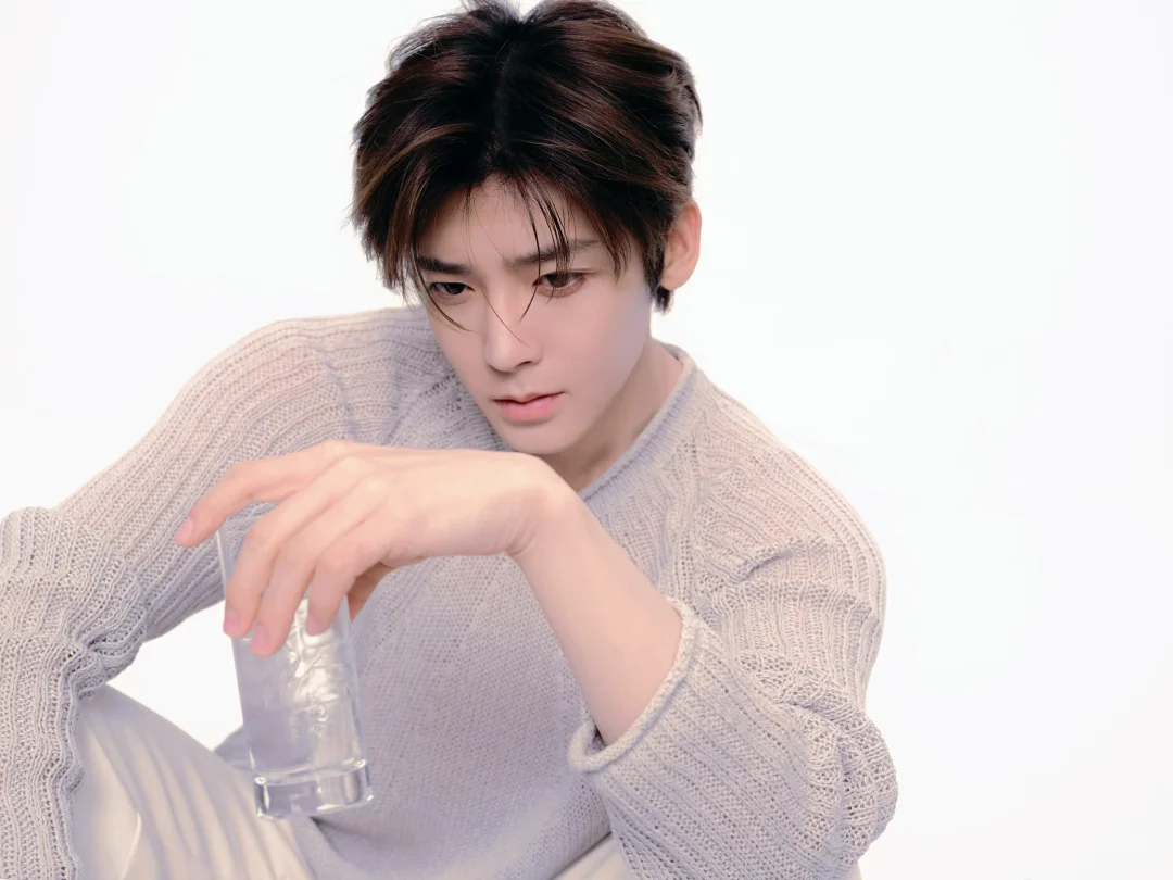 侯明昊 ✖️ 520营业大片