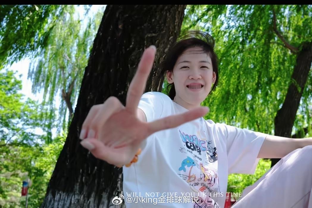 李盈莹昨晚在自己的🎶账号直播说到:“直播公开课那天我是去了，她们在北京嘛，后来