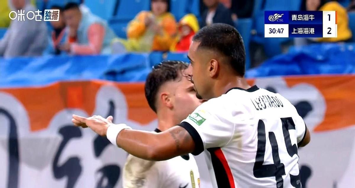 穆斯卡特不走，海港的天没塌。
莱昂纳多再进一球，金靴就是他的。
最后三场对手，连