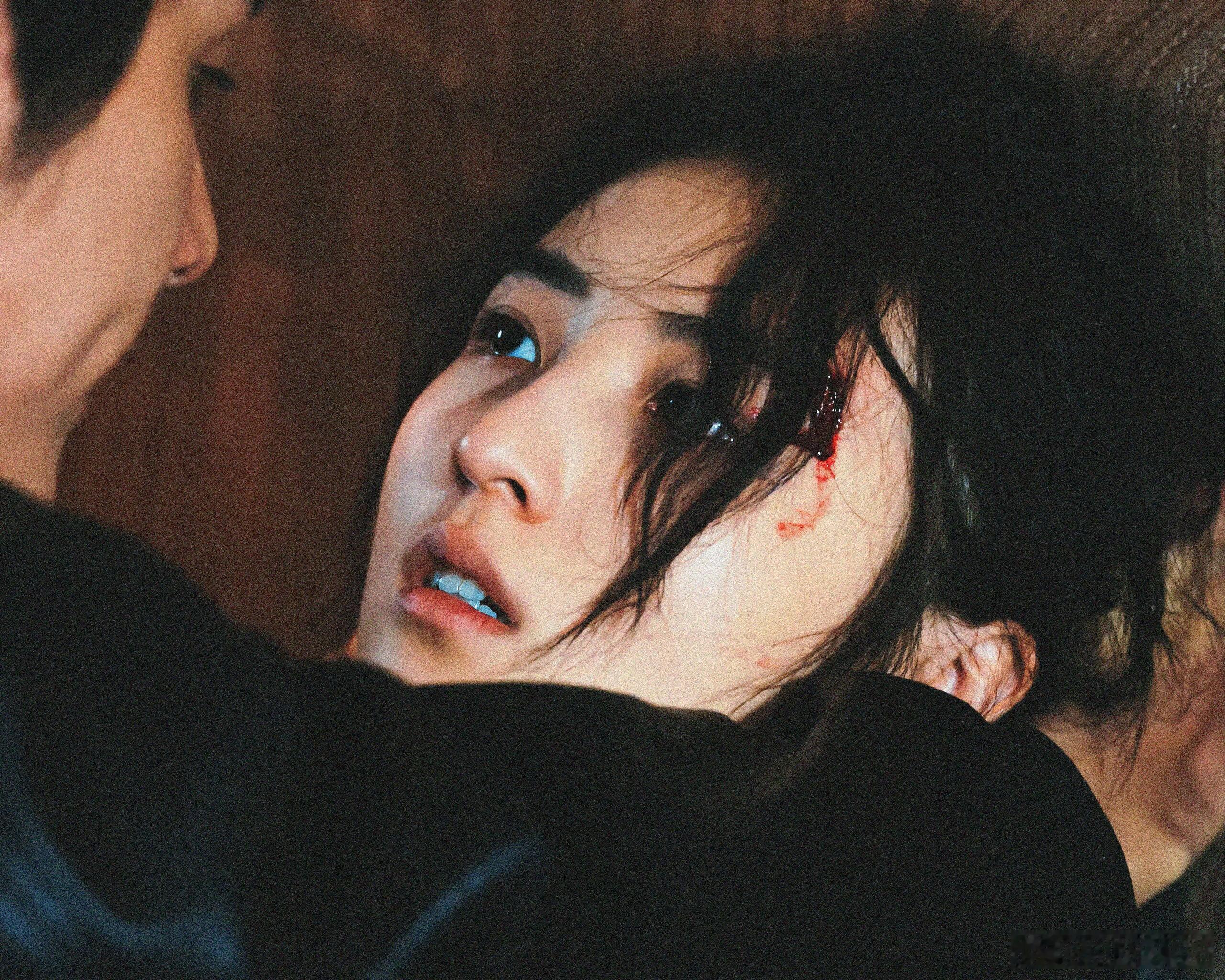 秋雪漫过的冬天 双向奔赴甜度刚好！同框画面氛围感拉满，越看越上头根本停不下来！ 